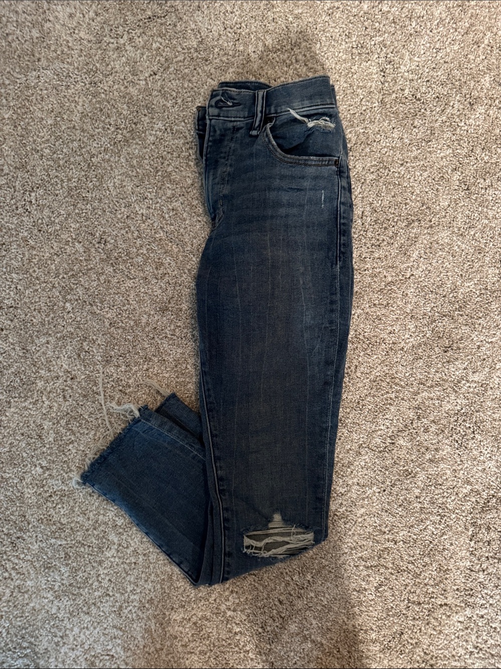 Women’s Medium Wash Distressed Jeans